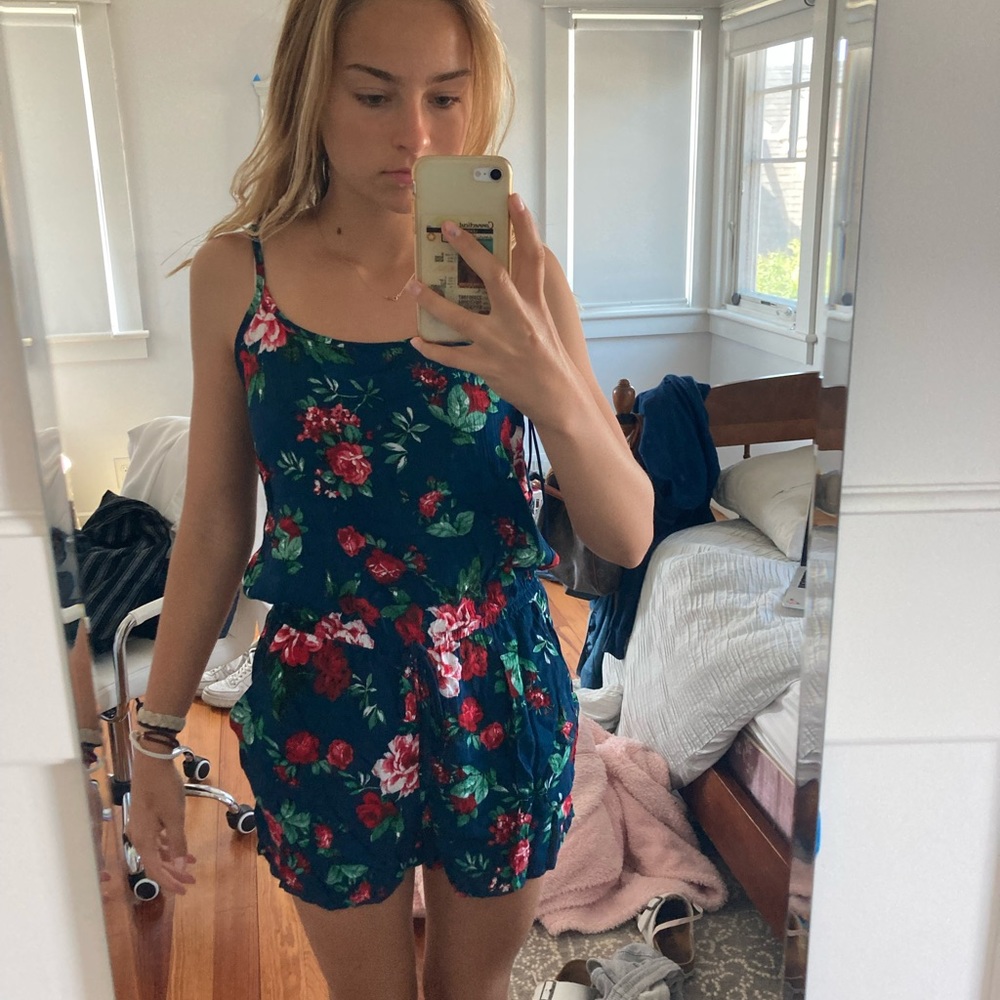 CUTE FLORAL ROMPER - Picture 2 of 5